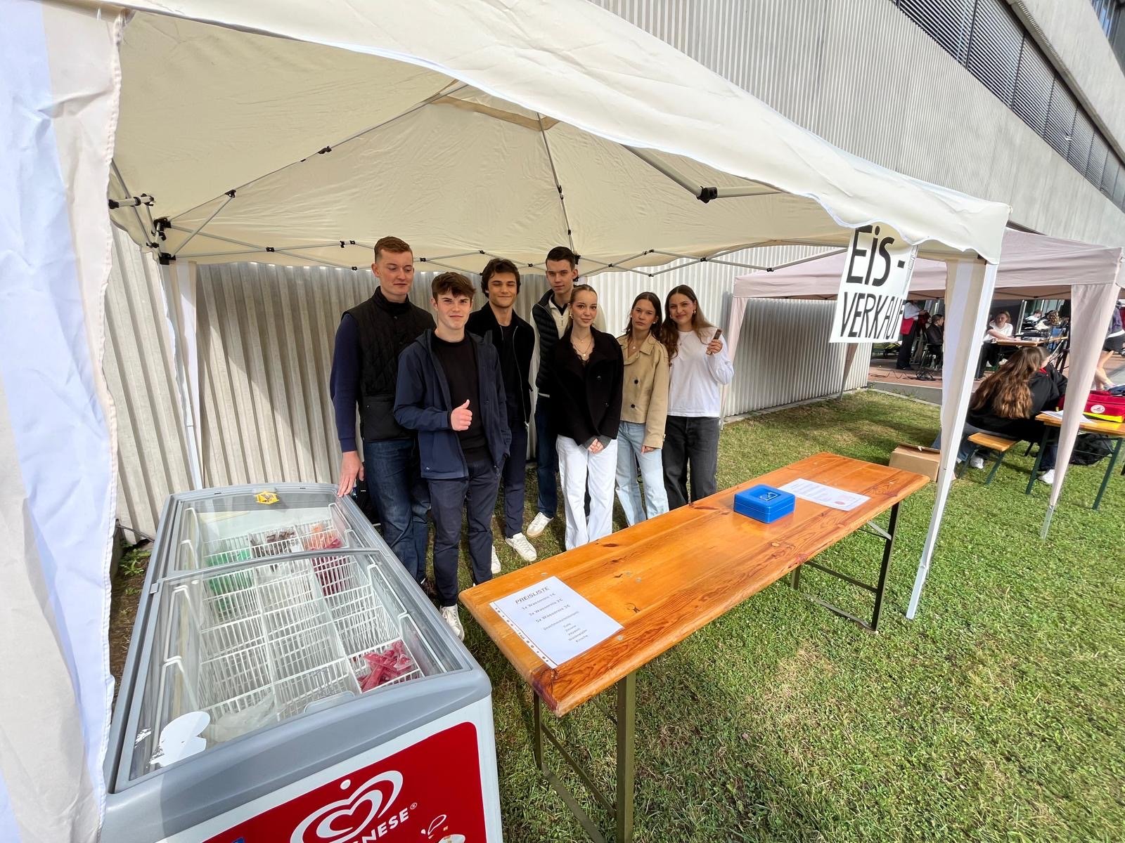 Eisverkauf von Apex Commitment am Sportsday in Offenburg